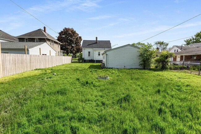 Building Photo - 22713 Lanse St