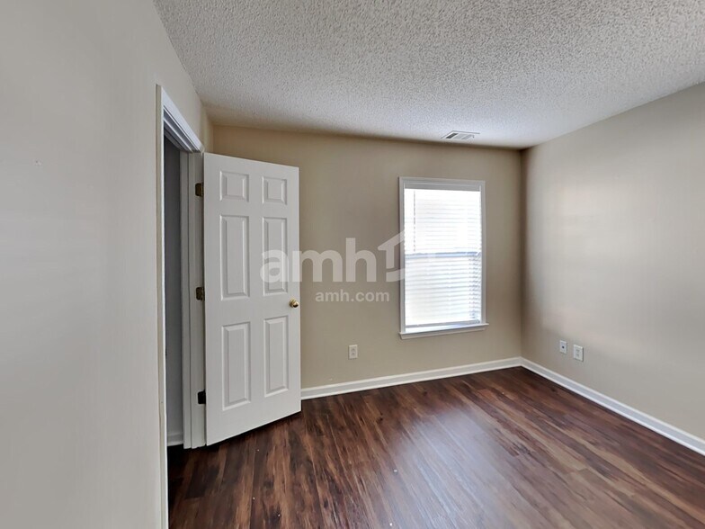 Building Photo - 212 Ashland Dr
