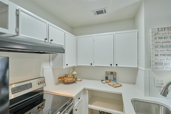 Building Photo - 31 Harbour Row Dr