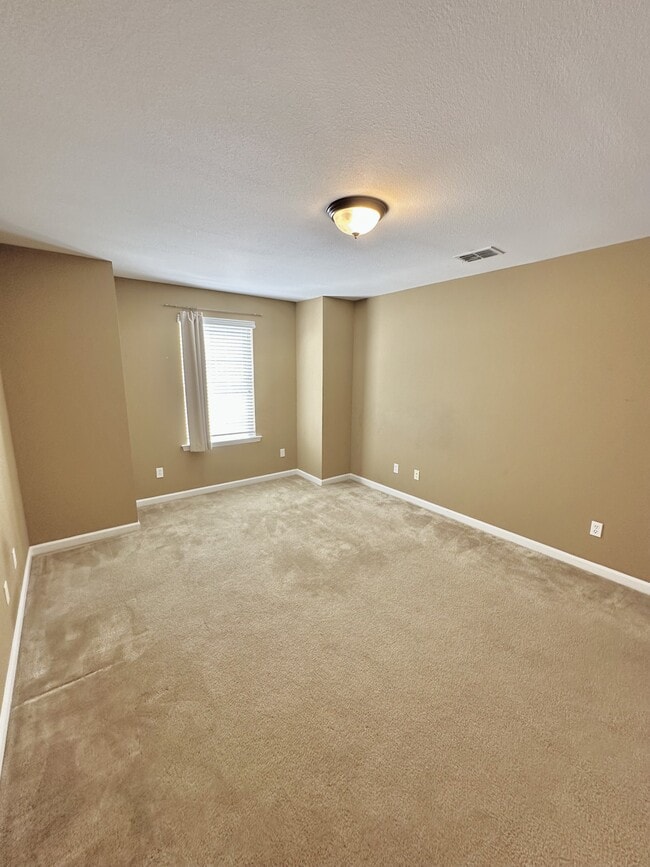 Building Photo - 2627 Spring Creek Hwy