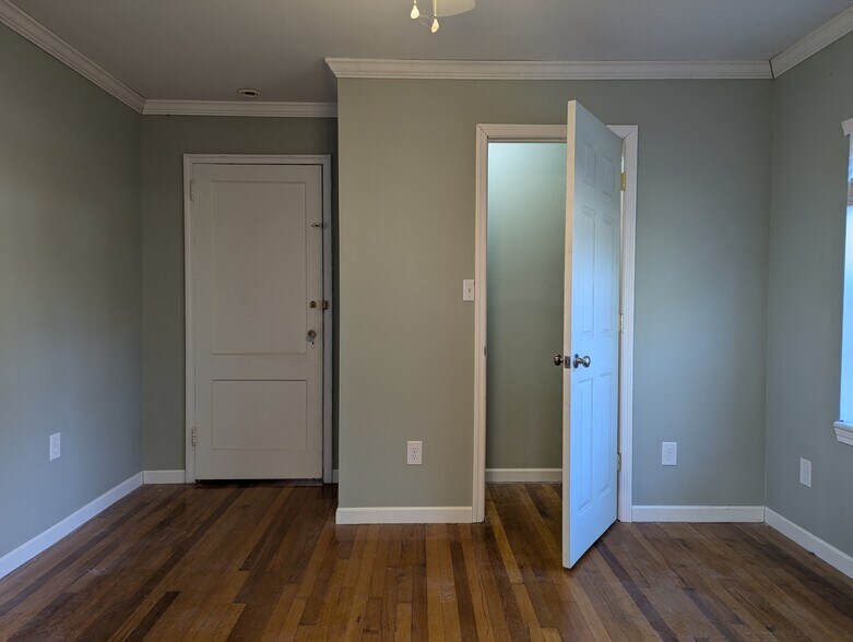 Building Photo - 527 Savannah Hwy