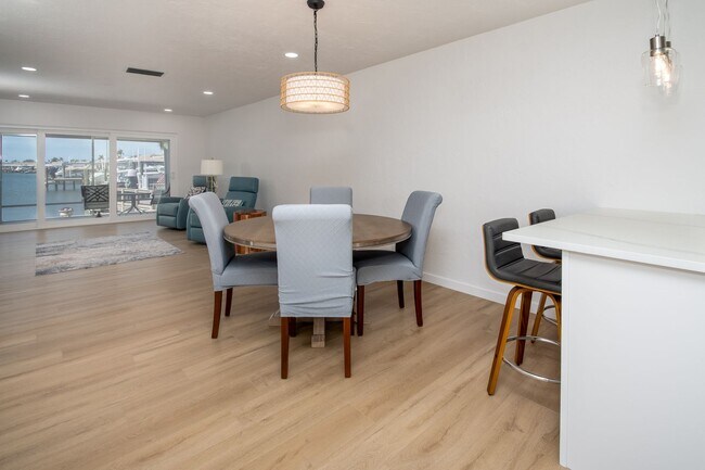 Building Photo - 128 Boca Ciega Point Blvd N