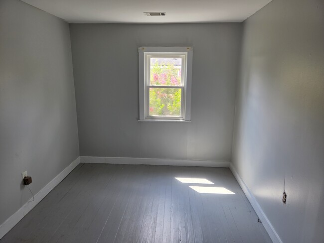 Building Photo - 2037 Steiner Ave
