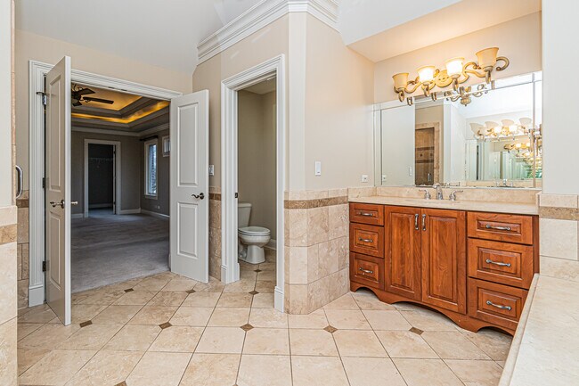 Building Photo - 361 S Elm St