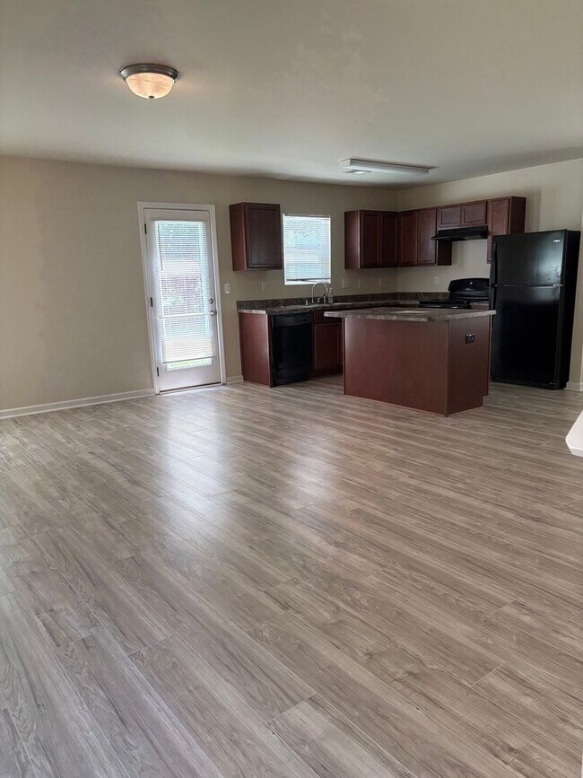 Building Photo - Charming 3BR House in Hampton