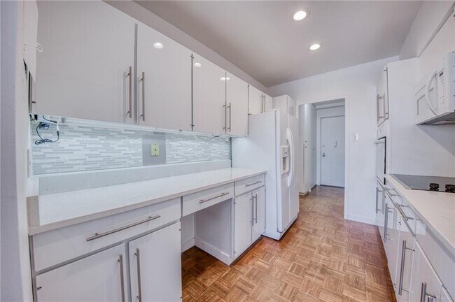 Building Photo - 320 Fort Duquesne Blvd