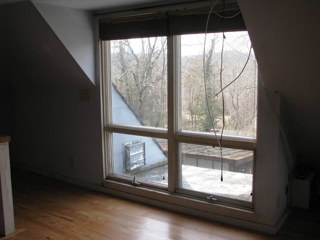 Building Photo - Foxhaven Farm Stonehouse!