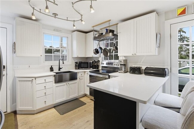 Building Photo - 72 Seascape Ave