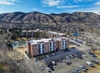 Building Photo - 1150 Golden Cir