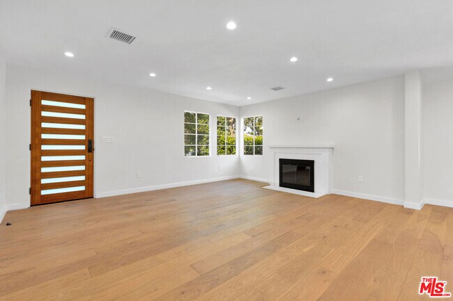 Building Photo - 3444 S Bentley Ave