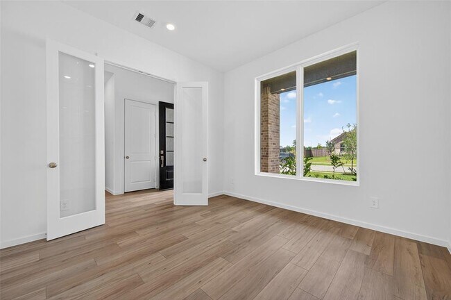 Building Photo - 32006 Medallion Oaks Trl