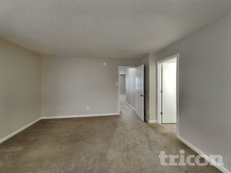 Building Photo - 6210 Robur Ct