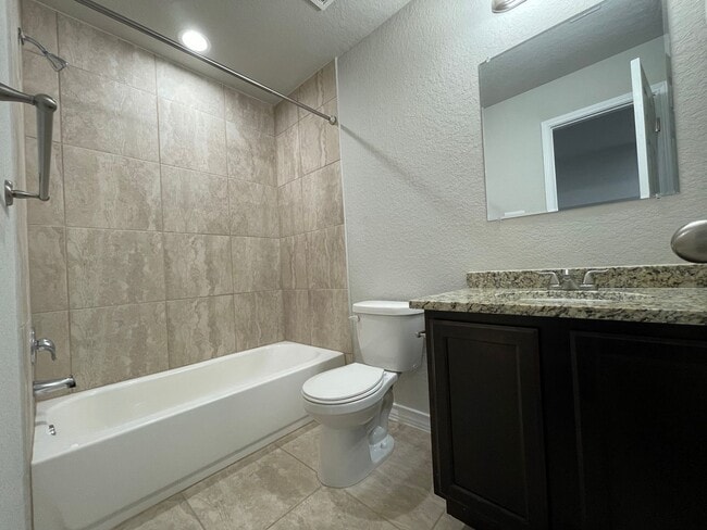 Building Photo - Townhome for rent