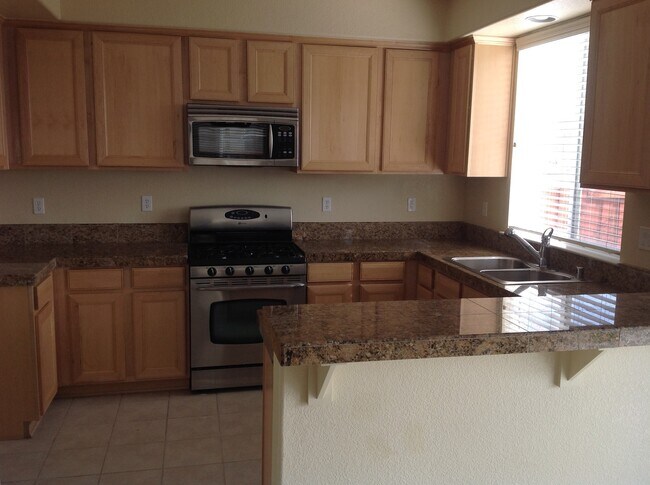 Building Photo - Home in Gated Community with Open Space Views