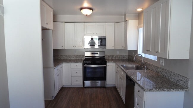 Building Photo - 640 S Fashion Park St