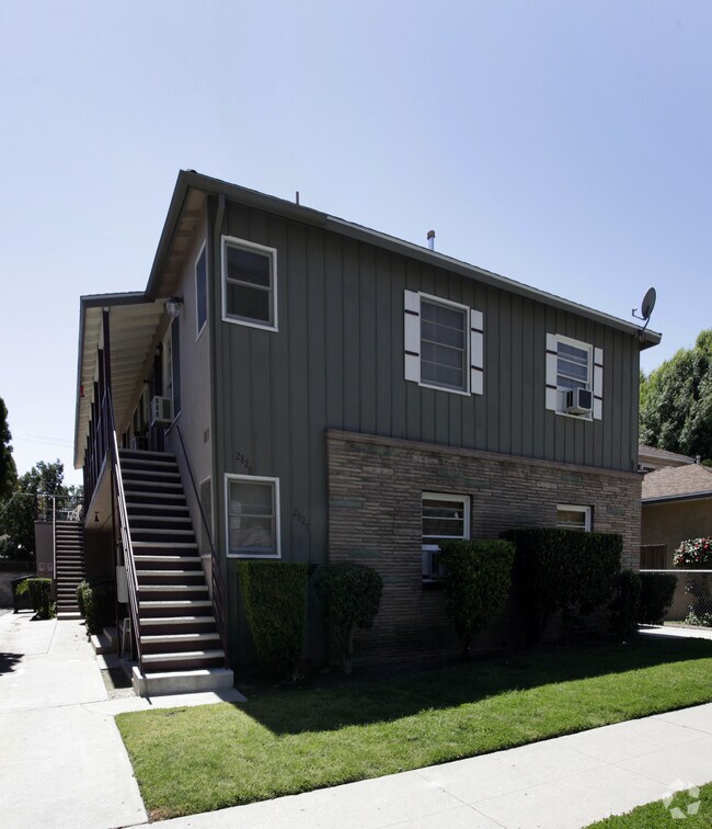 Primary Photo - 2828 W Clark Ave