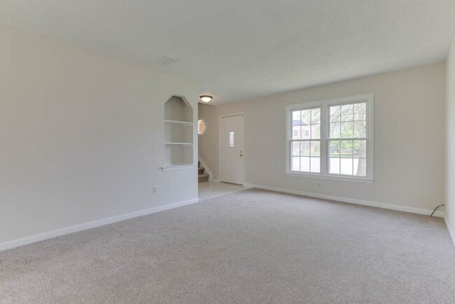 Building Photo - 1121 Nipigon Ct