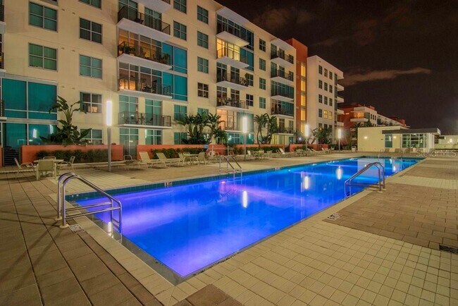 Building Photo - 1120 E Kennedy Blvd