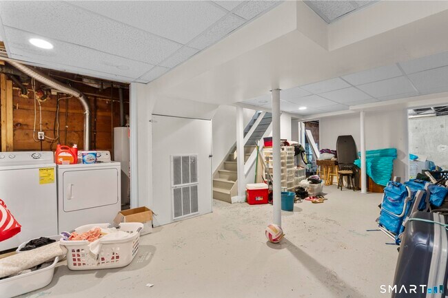 Building Photo - 214 Country Rd