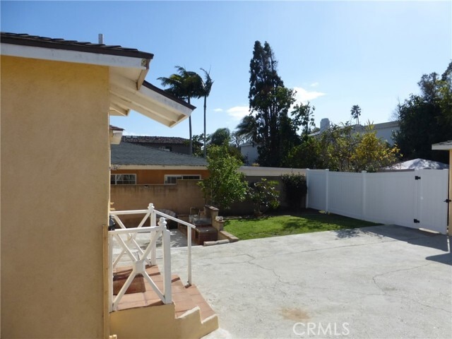 Building Photo - 313 S Aviation Blvd