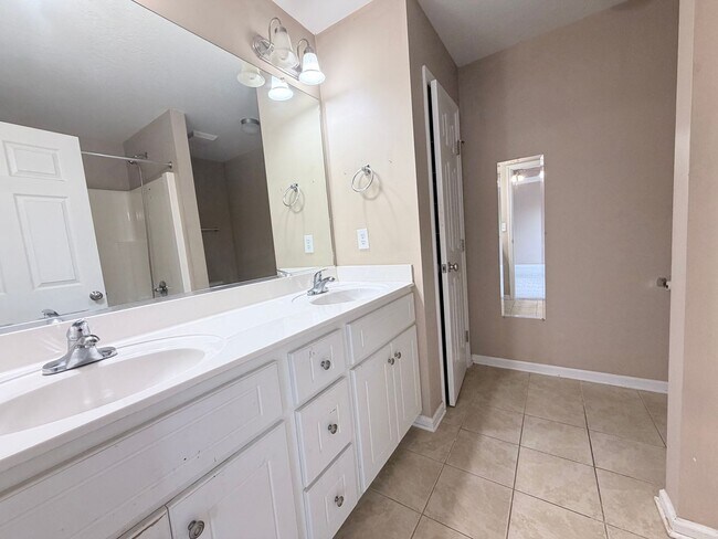Building Photo - You've Found It! Split floor plan, fenced yard, extra storage