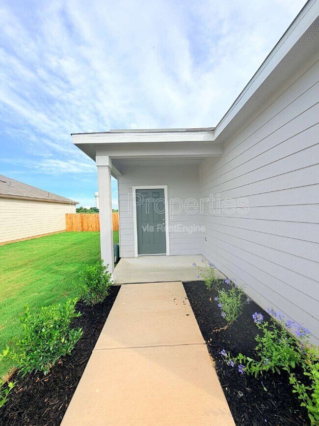 Building Photo - 10219 Pine River Dr