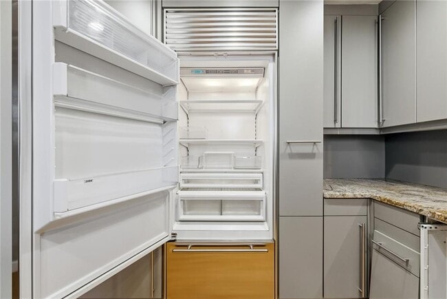 Building Photo - 555 S Water St