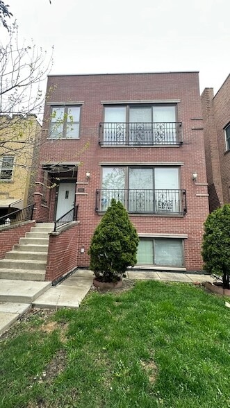 Building Photo - 5523 N Sawyer Ave
