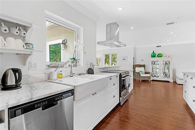 Building Photo - 2360 NE 15th Terrace