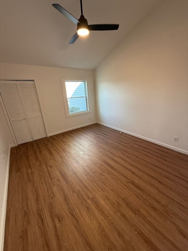 Building Photo - Lakefront Living at Fairfield Plantation