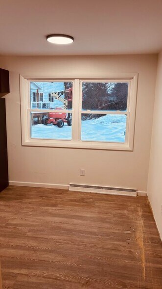 Building Photo - 42 Young Ave