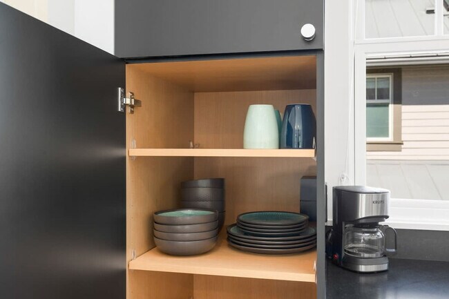 Building Photo - 3224 13th Ave W