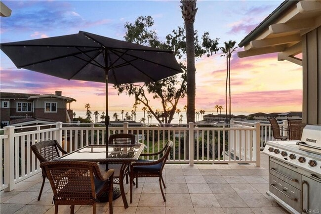 Building Photo - Charming Coastal Retreat in the Heart of Laguna Beach