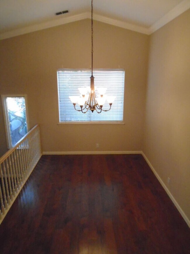 Building Photo - NICE TWO STORY, 3 BEDROOM, 3 FULL BATHROOM...