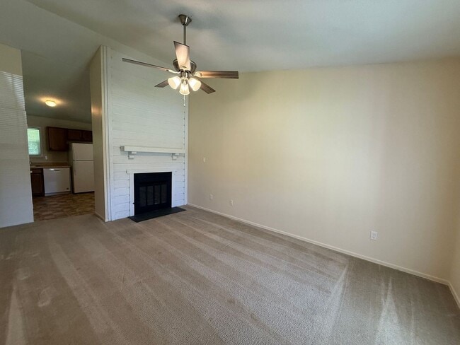 Building Photo - 2 bedroom 1 bathroom