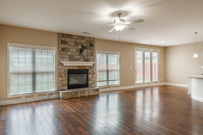 Building Photo - 884 Sugarbush Trail