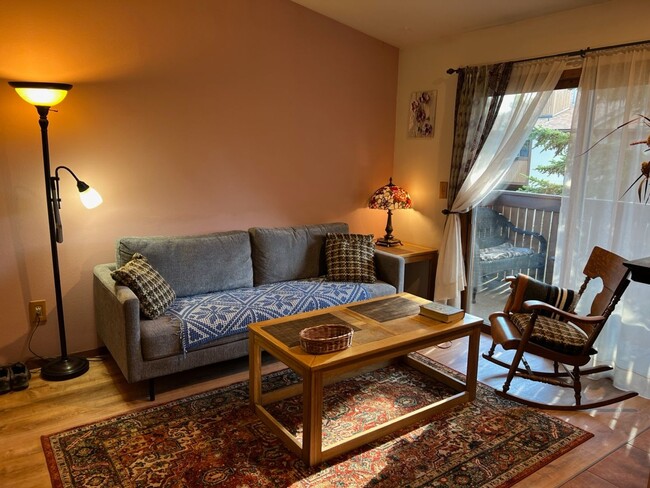 Building Photo - Fully Furnished 2 Bedroom Condo w/ All Uti...