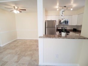 Building Photo - Beautiful  Remodeled First Floor 2/2 Condo...