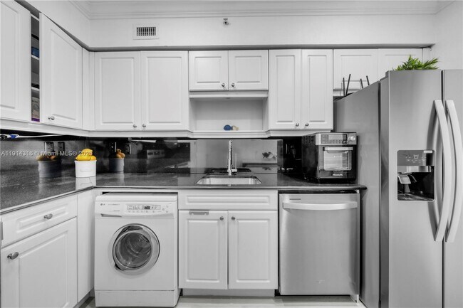 Building Photo - 2501 S Ocean Dr