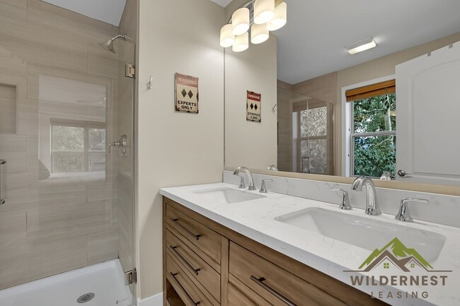 Building Photo - Winter Rental- HOT TUB, Quiet townhome with hot tub and two living areas