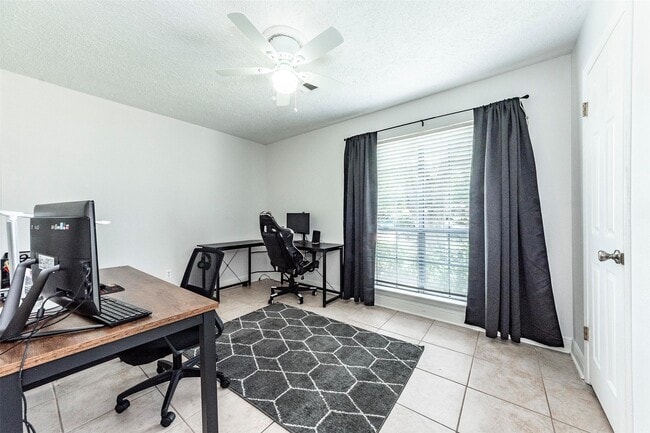 Building Photo - 405 Avondale Ln