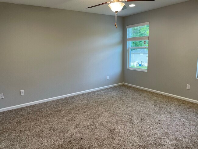 Bedrooms have carpet - 1745 Charlotte St