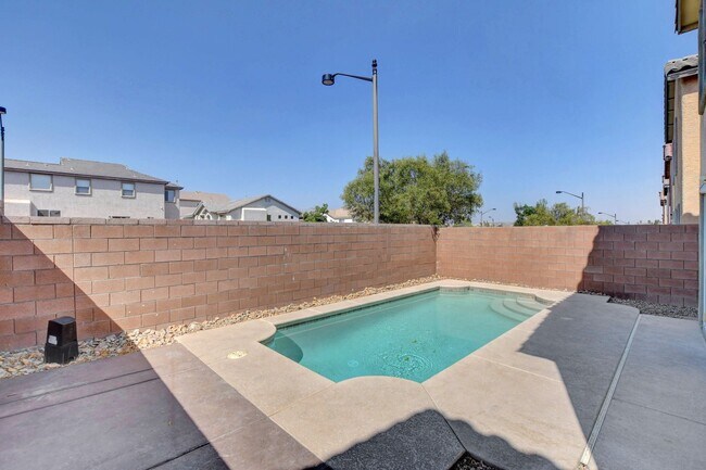 Building Photo - 4 Bedroom with Pool in Centennial Hills