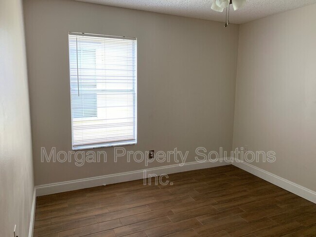 Building Photo - 9981 Triple Crown Cir