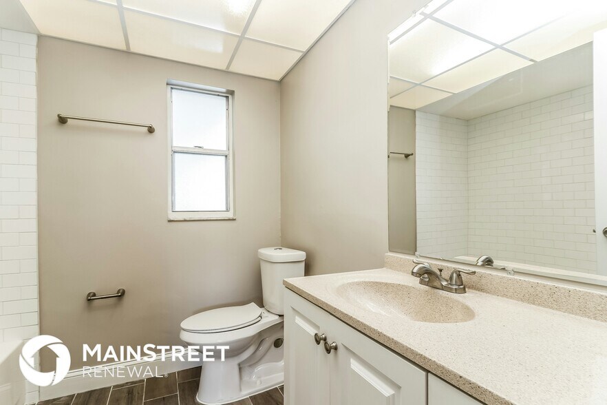 Building Photo - 928 SE 35th St