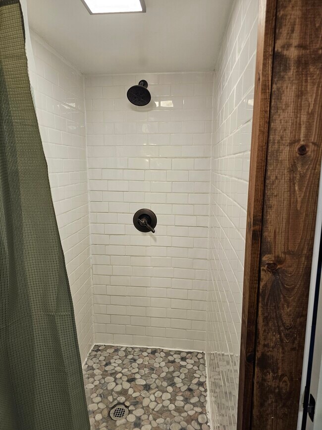 Building Photo - 1310 18th St NE