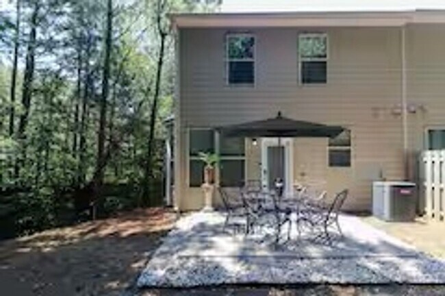 Building Photo - Charming 3BR Townhome in Lilburn