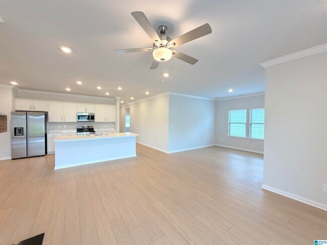 Building Photo - 305 Susan Lynn Dr