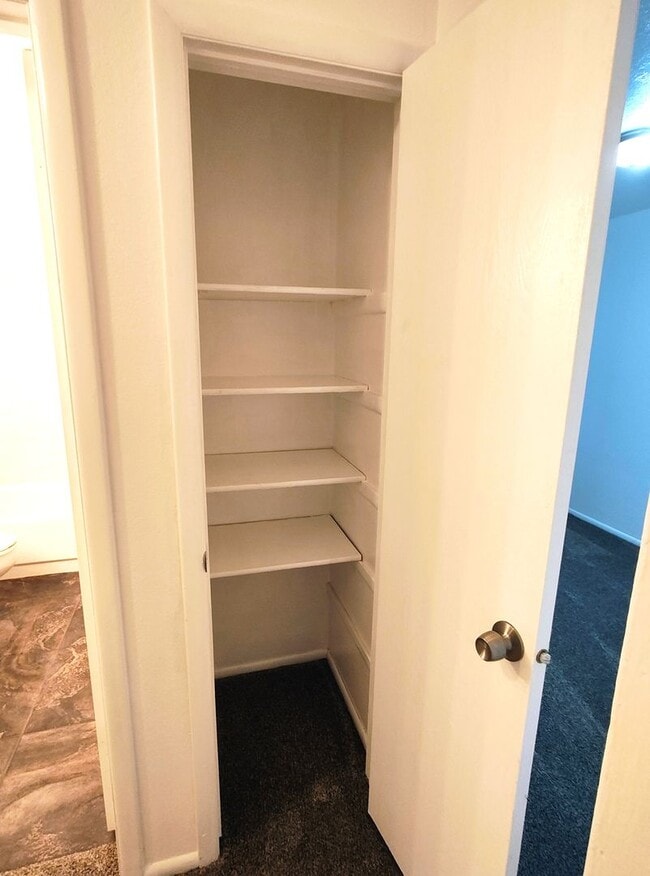 Building Photo - 2 BD 1 Bath Condo Remodeled Through-Out