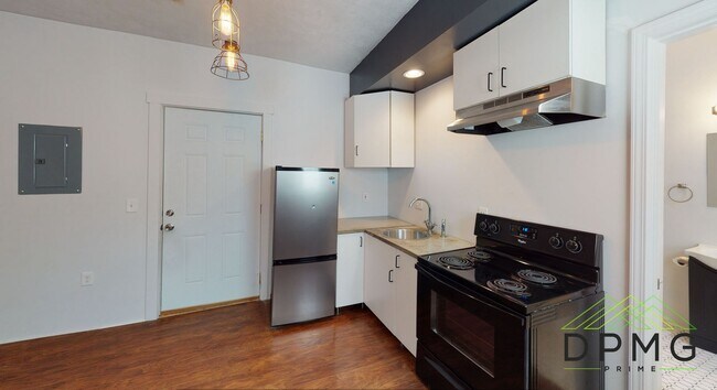 Building Photo - 108 S Hosmer St